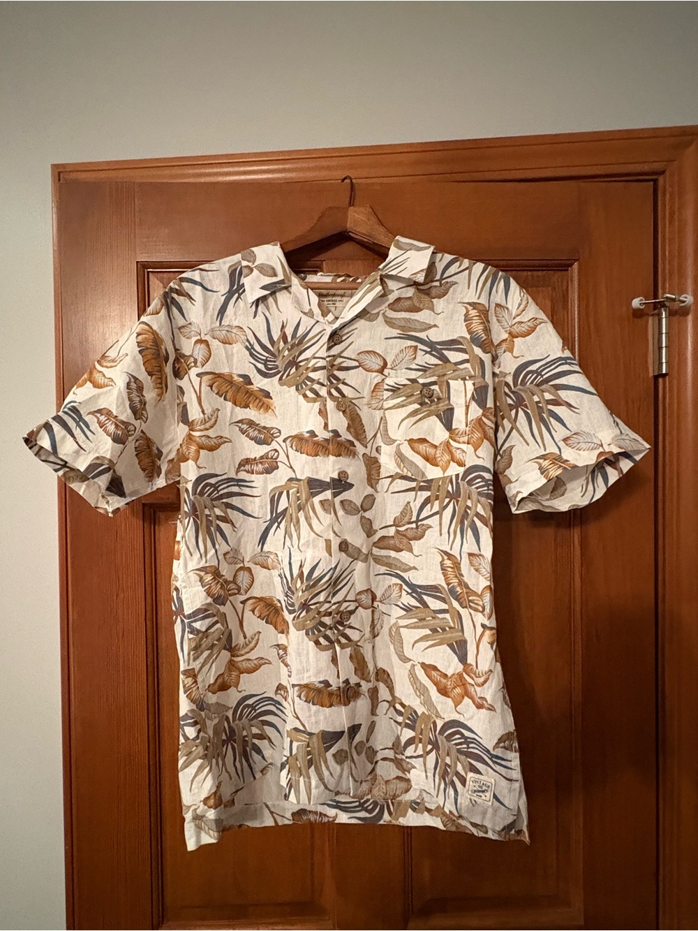 Men’s Weatherproof Vintage Floral Linen button-down, Size Medium